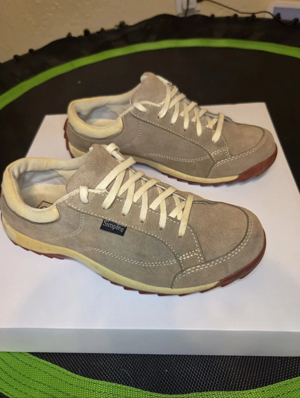 Simple Women's New Vintage Suede Lace Up Sneaker Size 7.5